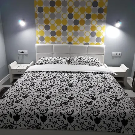 Travel Homzzz Central Apartments - Piata Trandafirilor Targu Mures Exterior photo